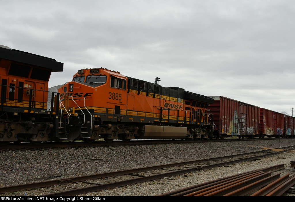 BNSF 3885 Roster shot